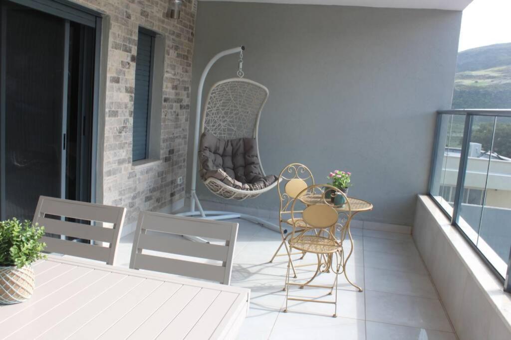 נוף הארבל עם חלון לכינרת Apartment Migdal Exterior photo