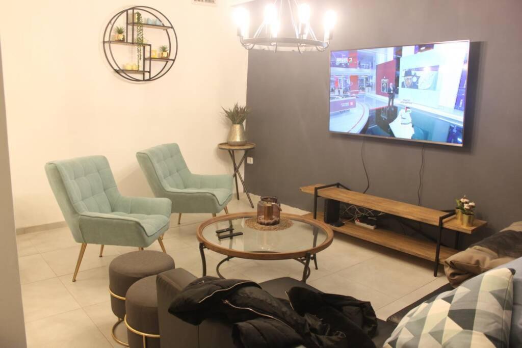 נוף הארבל עם חלון לכינרת Apartment Migdal Exterior photo